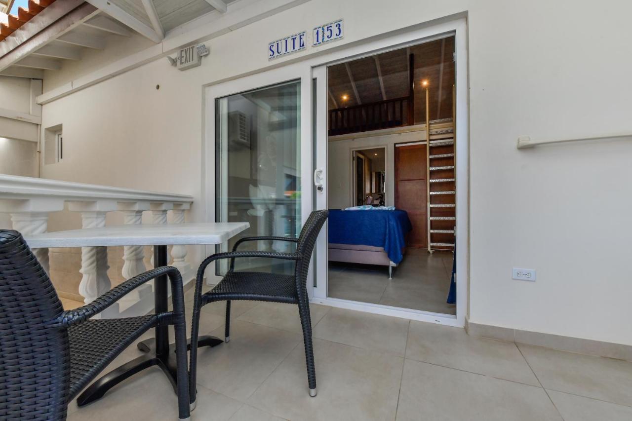 Boutique Hotel Swiss Paradise Aruba Villas And Suites Palm Beach Exteriör bild