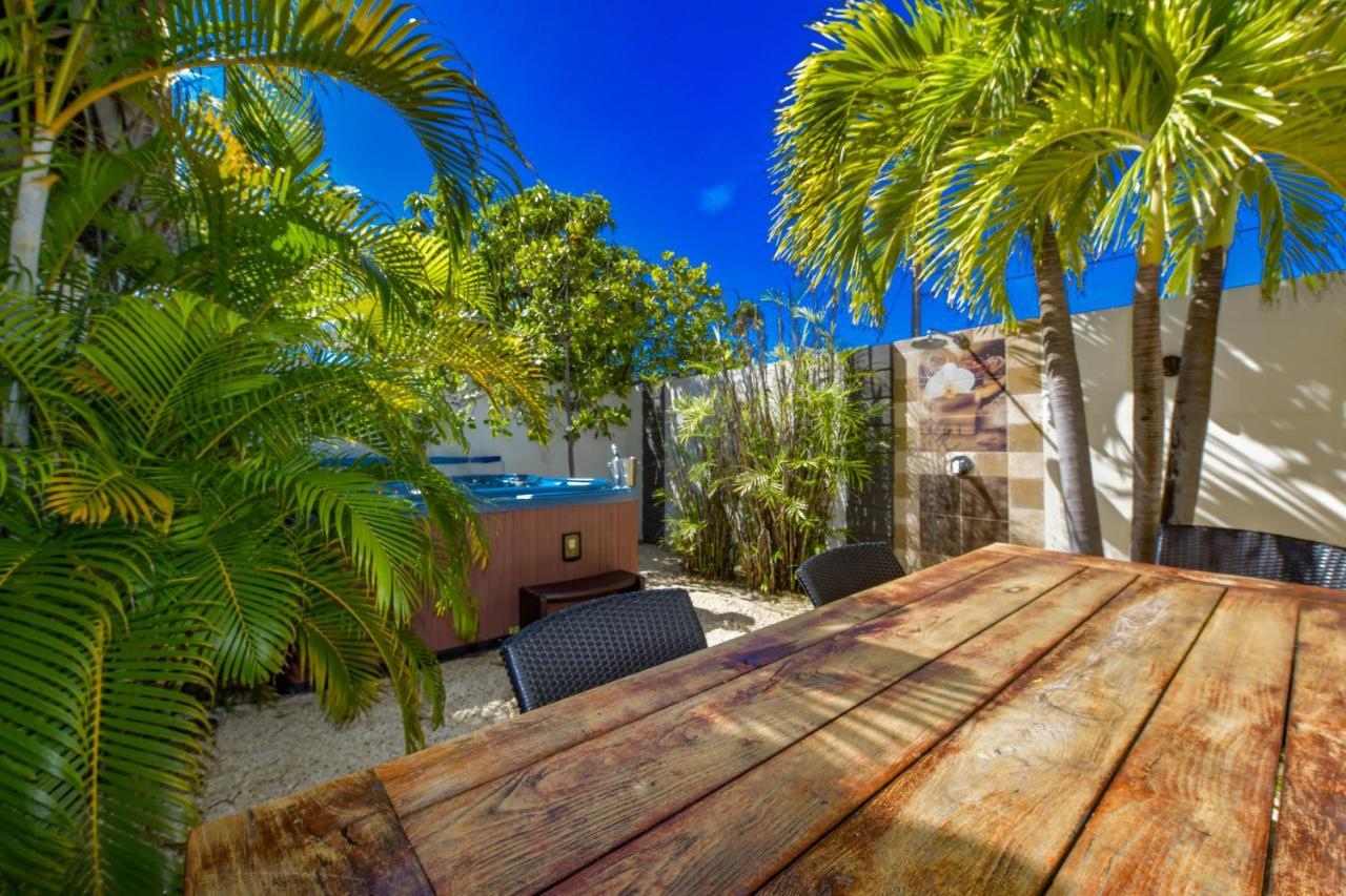 Boutique Hotel Swiss Paradise Aruba Villas And Suites Palm Beach Exteriör bild