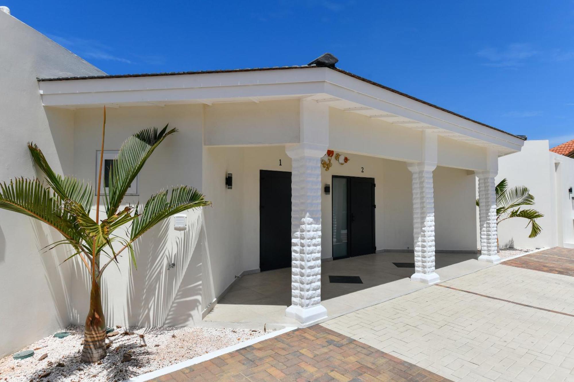 Boutique Hotel Swiss Paradise Aruba Villas And Suites Palm Beach Exteriör bild