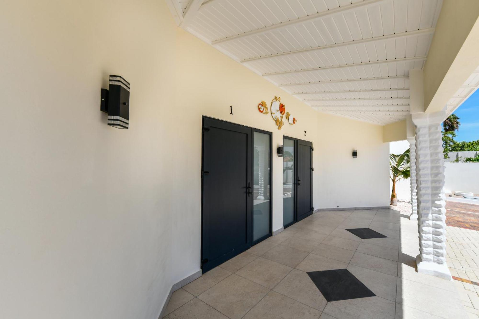 Boutique Hotel Swiss Paradise Aruba Villas And Suites Palm Beach Exteriör bild