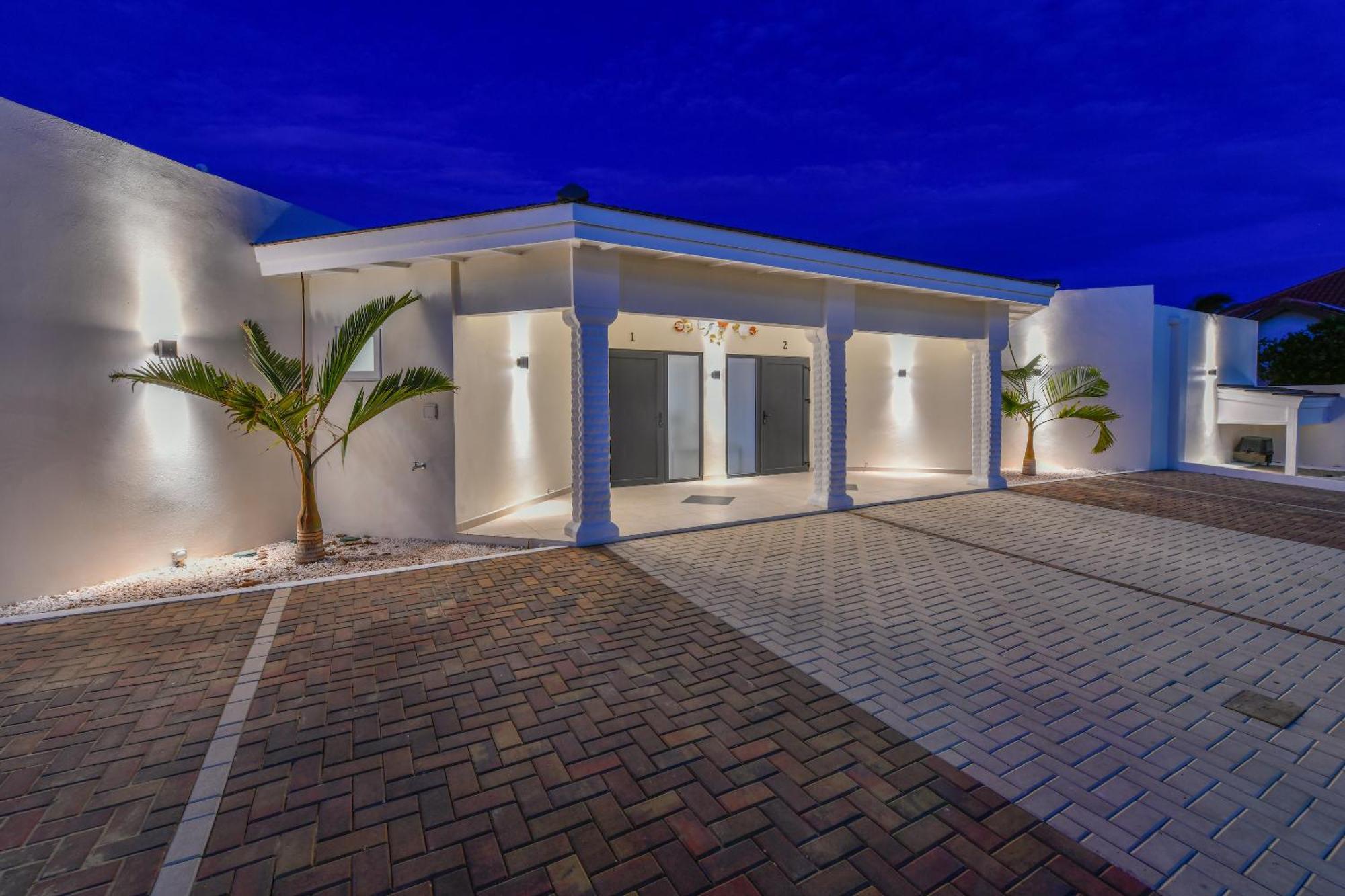 Boutique Hotel Swiss Paradise Aruba Villas And Suites Palm Beach Exteriör bild