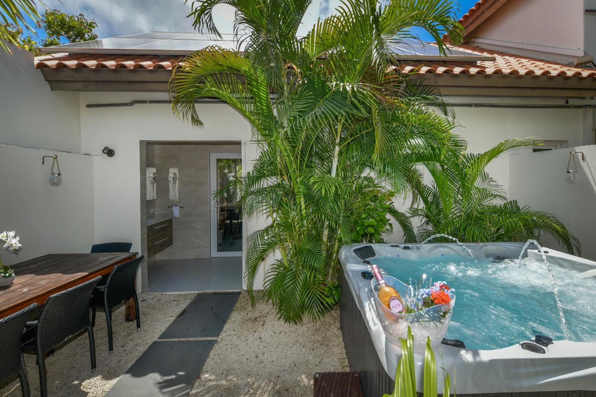Boutique Hotel Swiss Paradise Aruba Villas And Suites Palm Beach Exteriör bild
