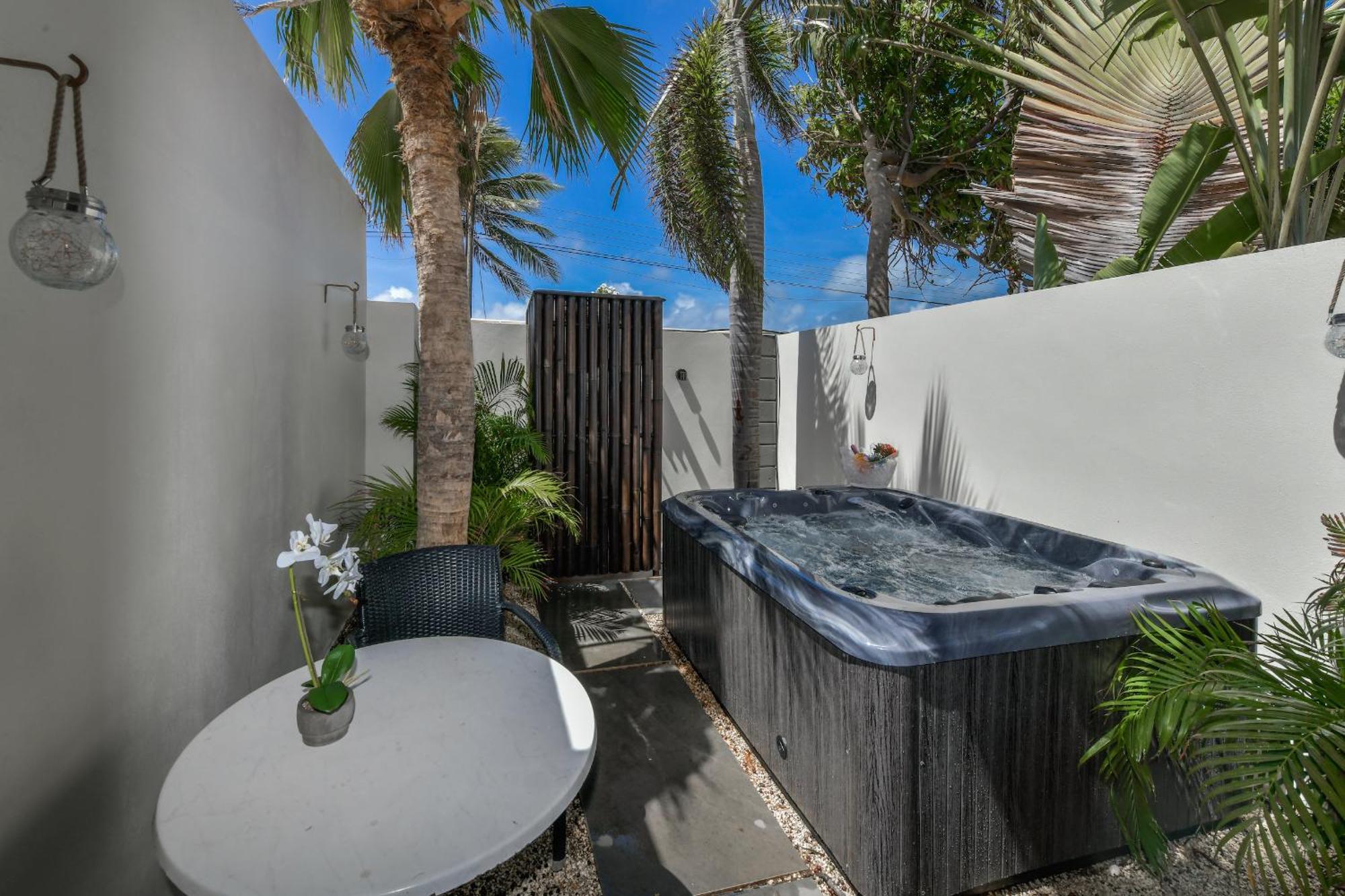 Boutique Hotel Swiss Paradise Aruba Villas And Suites Palm Beach Exteriör bild