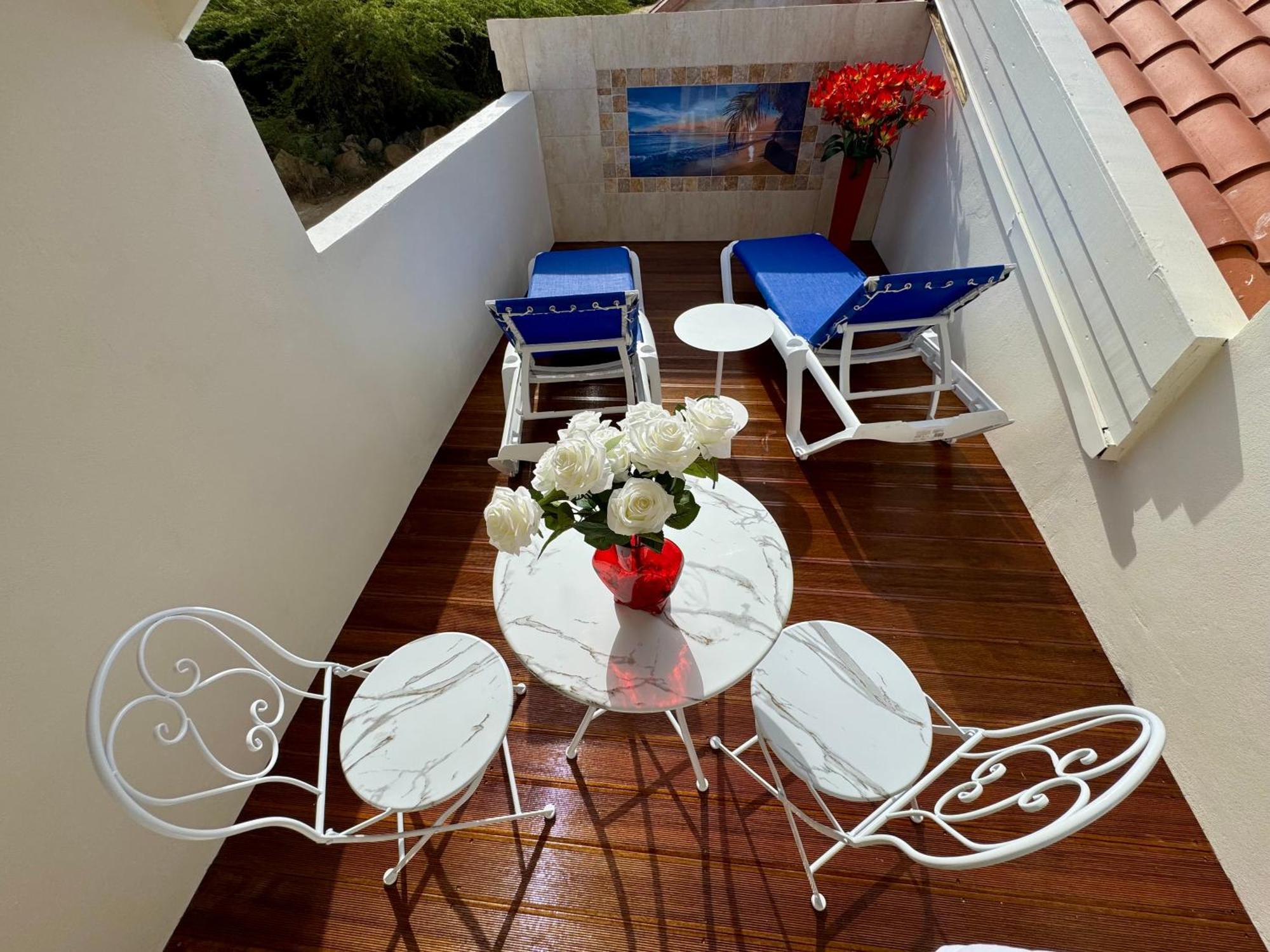 Boutique Hotel Swiss Paradise Aruba Villas And Suites Palm Beach Exteriör bild