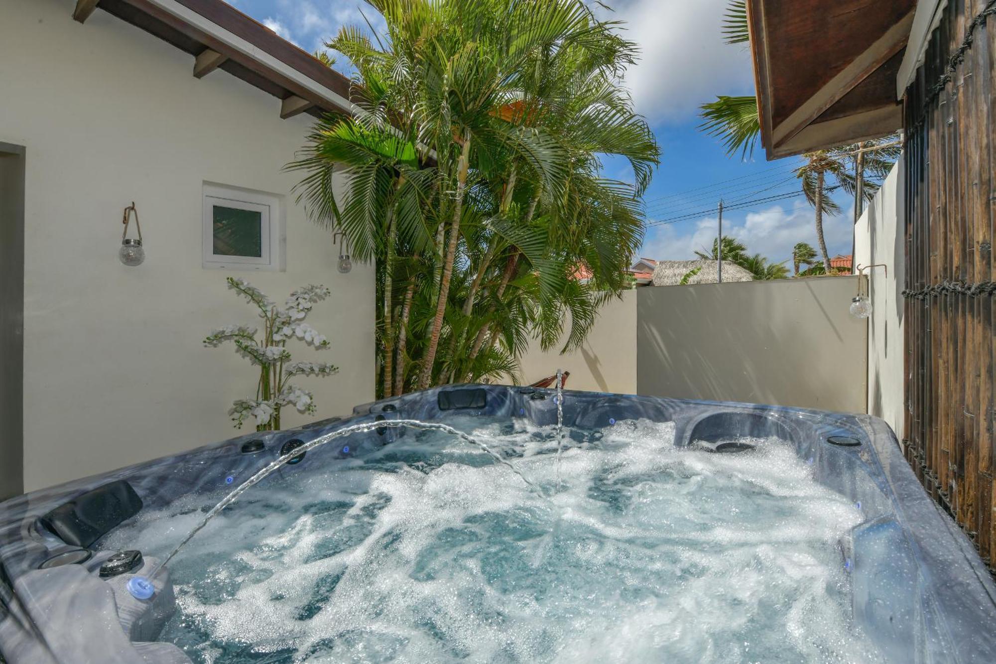 Boutique Hotel Swiss Paradise Aruba Villas And Suites Palm Beach Exteriör bild
