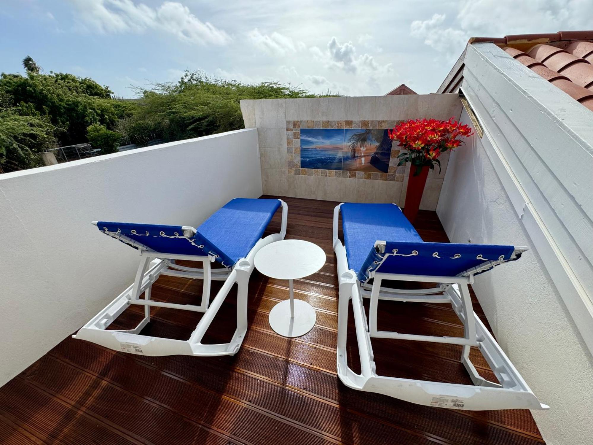 Boutique Hotel Swiss Paradise Aruba Villas And Suites Palm Beach Exteriör bild