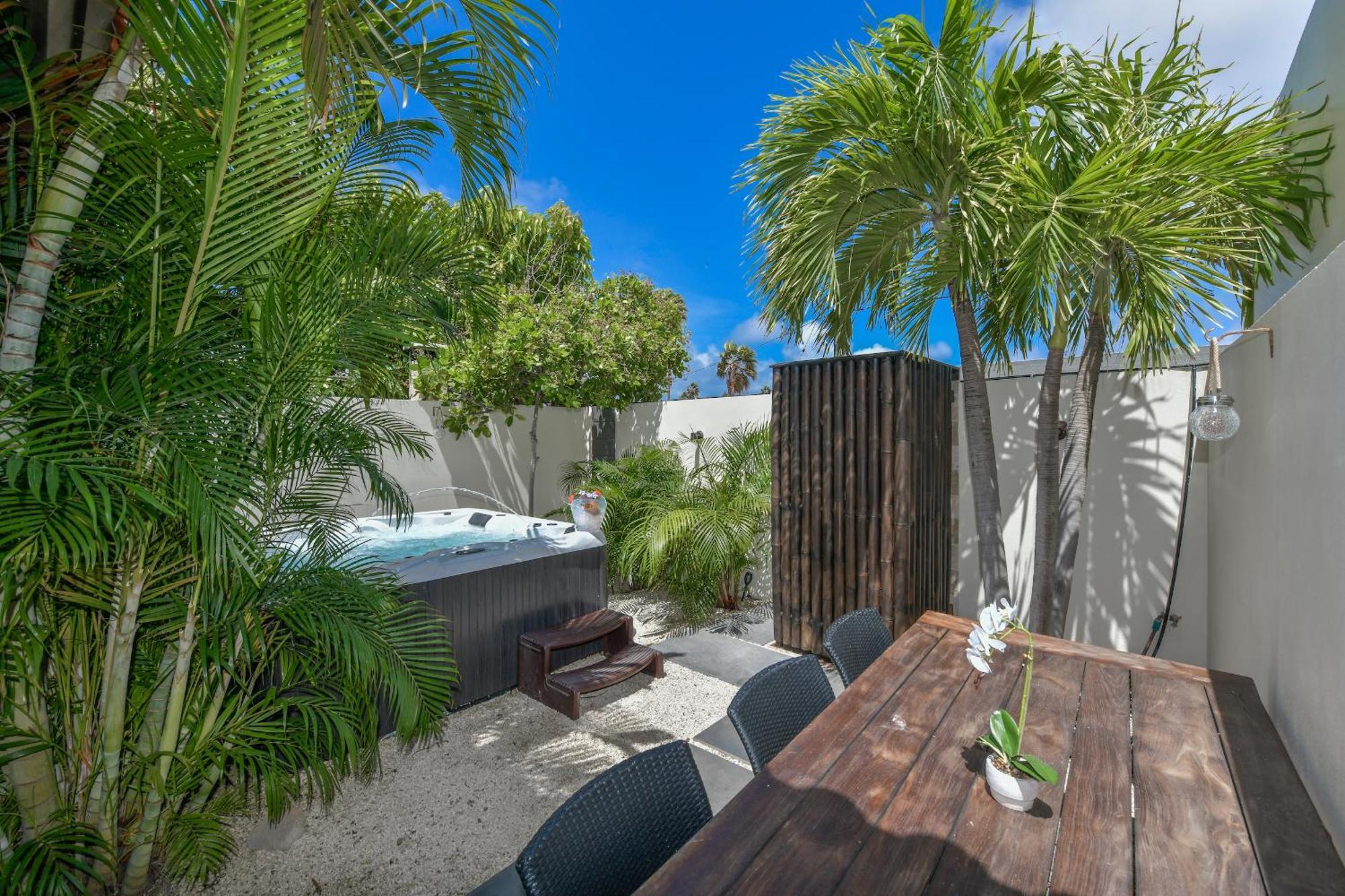 Boutique Hotel Swiss Paradise Aruba Villas And Suites Palm Beach Exteriör bild