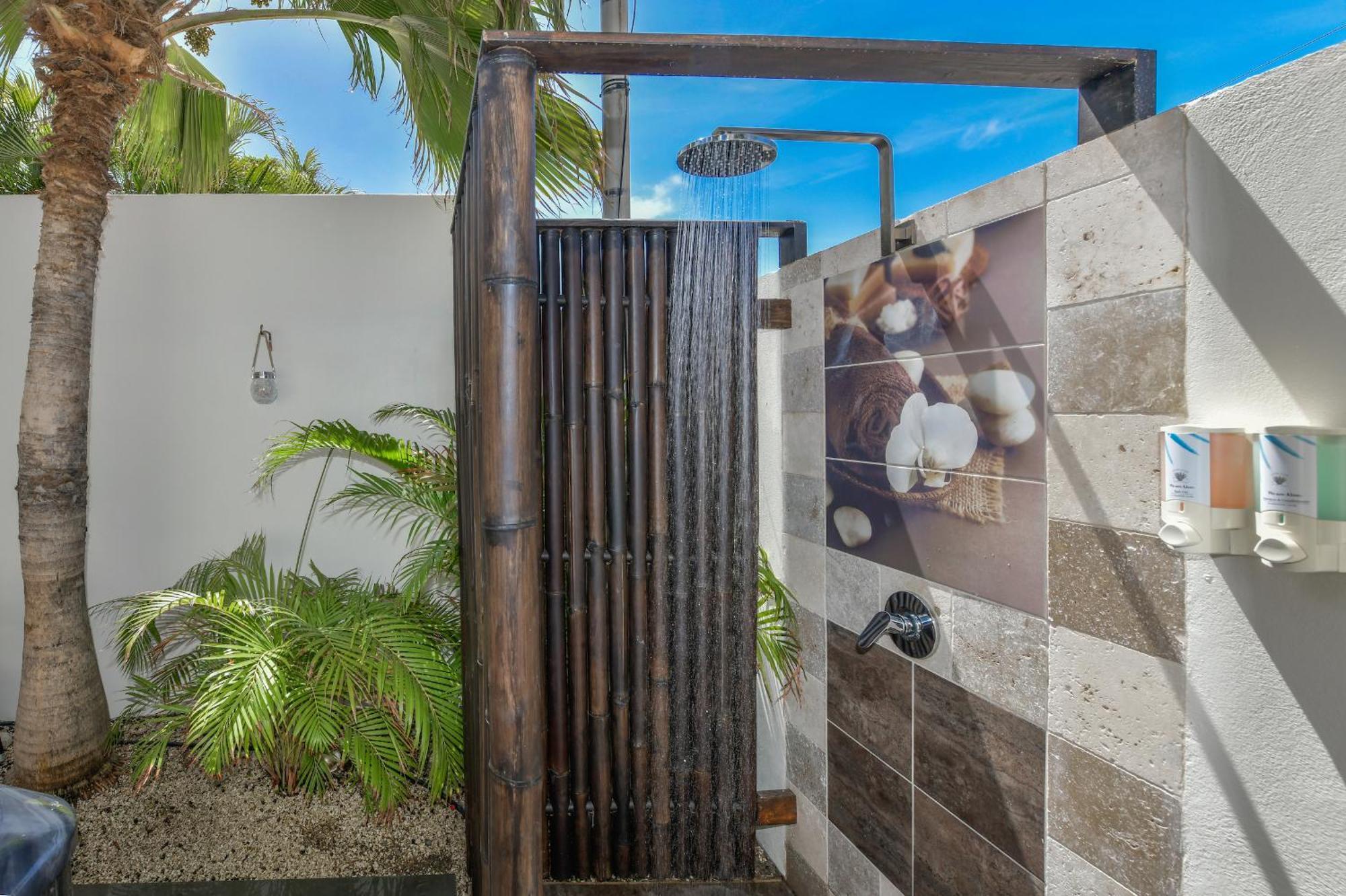 Boutique Hotel Swiss Paradise Aruba Villas And Suites Palm Beach Exteriör bild