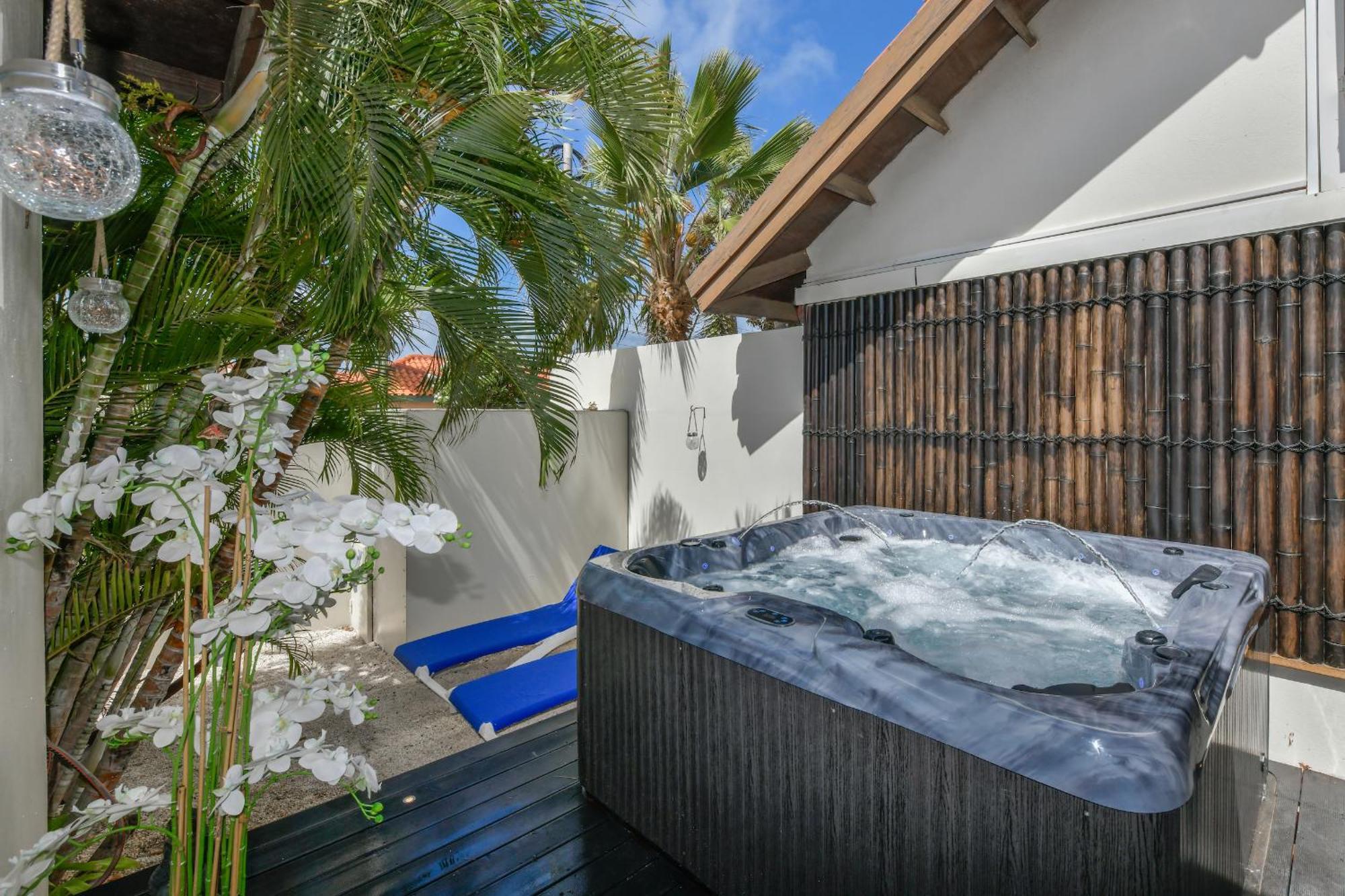 Boutique Hotel Swiss Paradise Aruba Villas And Suites Palm Beach Exteriör bild